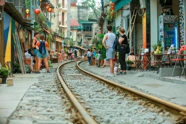 Hotspot Matrix và Ai bảo mặc váy đen mùa hè là nóng nực? Những bí quyết sau sẽ khiến bạn